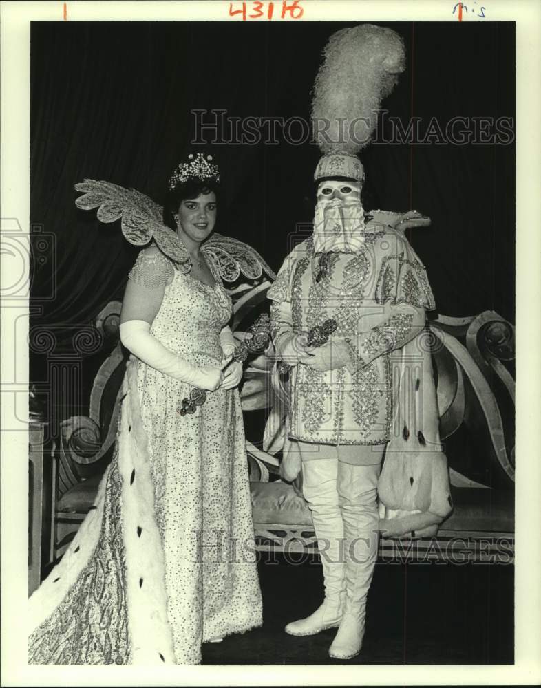 1987 Press Photo Queen Marie Adle LeBeuf and Captain of the ball. - Historic Images