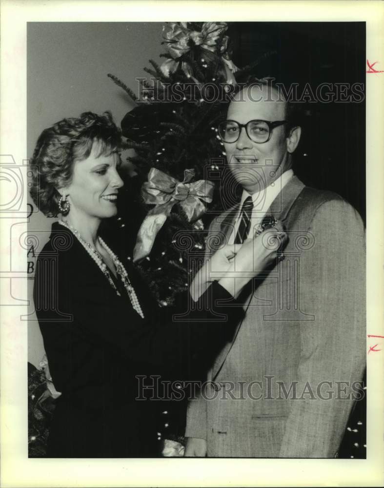 1990 Press Photo Mary Patterson Pins Corsage On Dr. Bruce LeBlanc, Elmwood Party - Historic Images