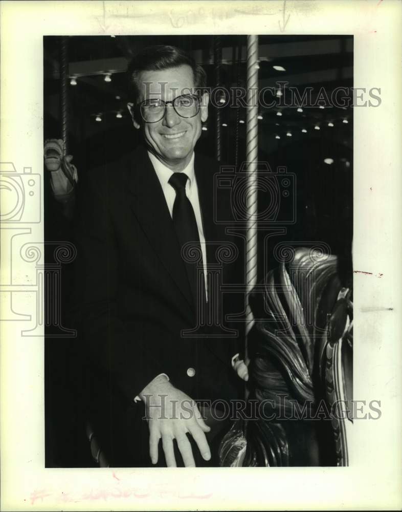 1991 Press Photo Brother Ivy LeBlanc, S.C. Rides Carousel, Brother Martin High - Historic Images