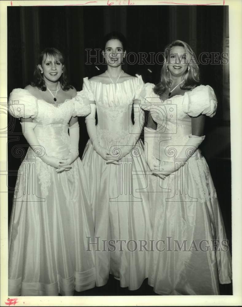 1993 Press Photo Emily Lapeyre, Cate Graham and Heather Haag - Historic Images