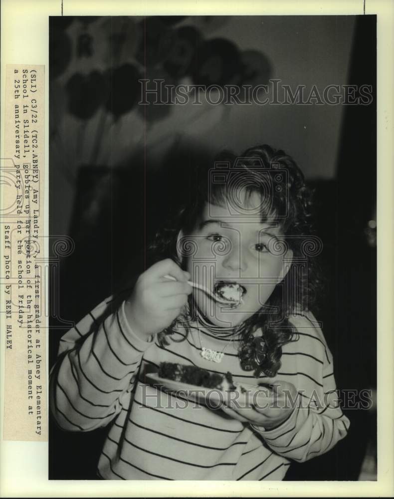 1990 Press Photo Amy Landry enjoys Abney Elementary&#39;s anniversary party. - Historic Images