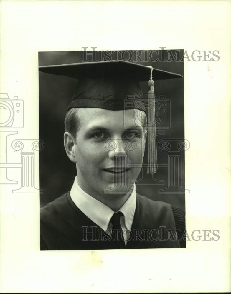 1987 Press Photo John Lartique of Tulane received the Alpha Rho Chi Medal - Historic Images