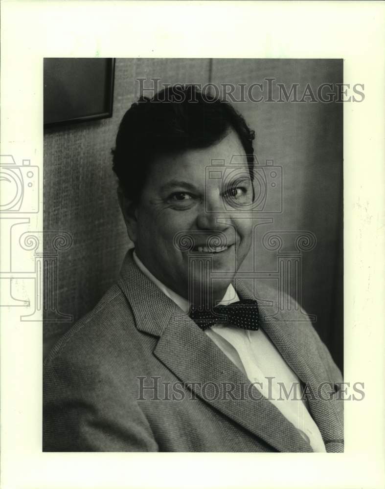 1987 Press Photo J. Norman Jackson Jr. Handles Green Coffee Port of New Orleans - Historic Images