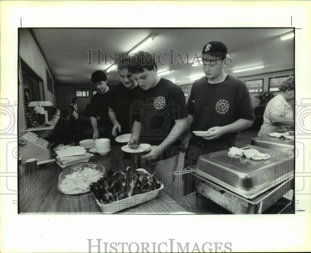 1993 Press Photo Covington Fire Department at Servicemen Appreciation picnic - Historic Images