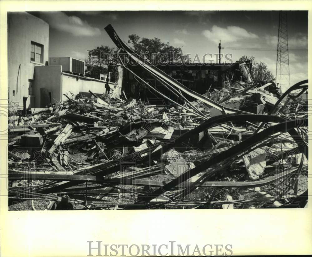 1992 Press Photo Old L&#39;Enfants on Canal Street during final phase of demolition. - Historic Images