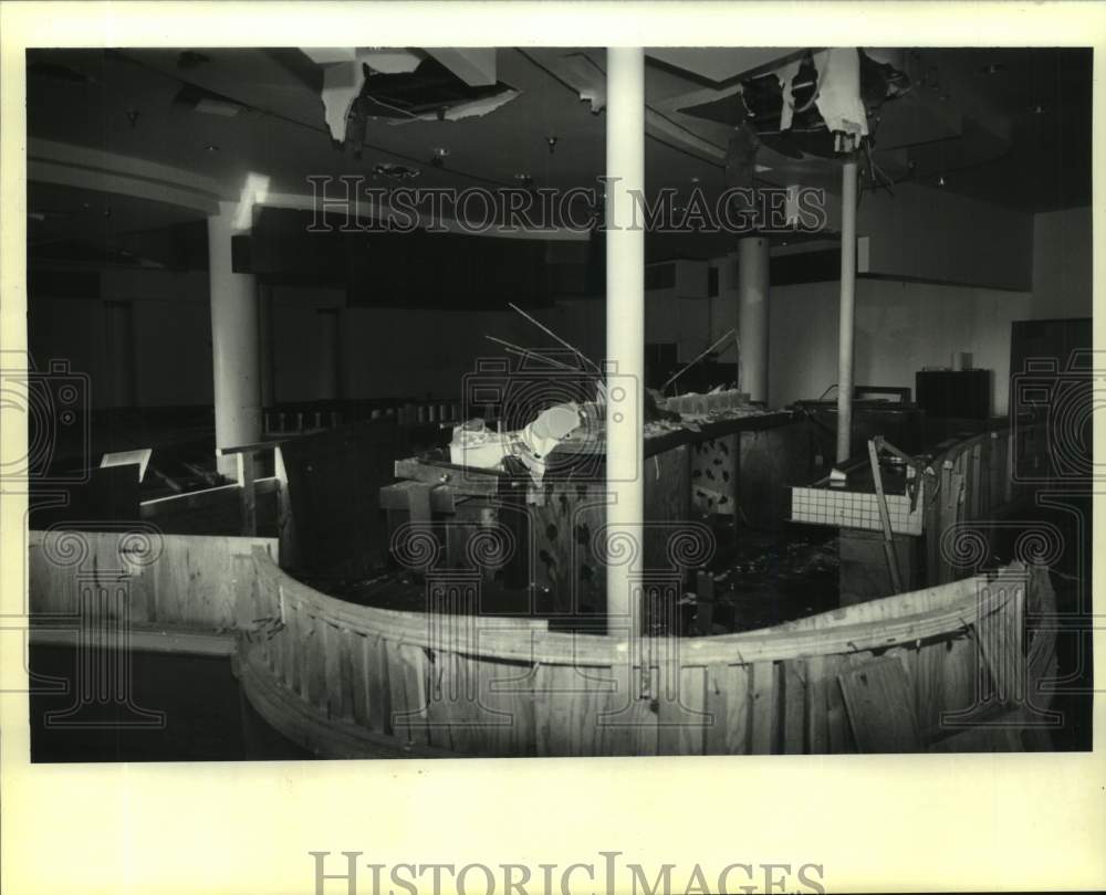 1992 Press Photo Interior shot of L&#39;Enfants during final phase of demolition. - Historic Images