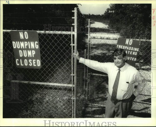 1988 Press Photo Kenner Police Chief Sal Lentini at former Kenner Police Dept. - Historic Images