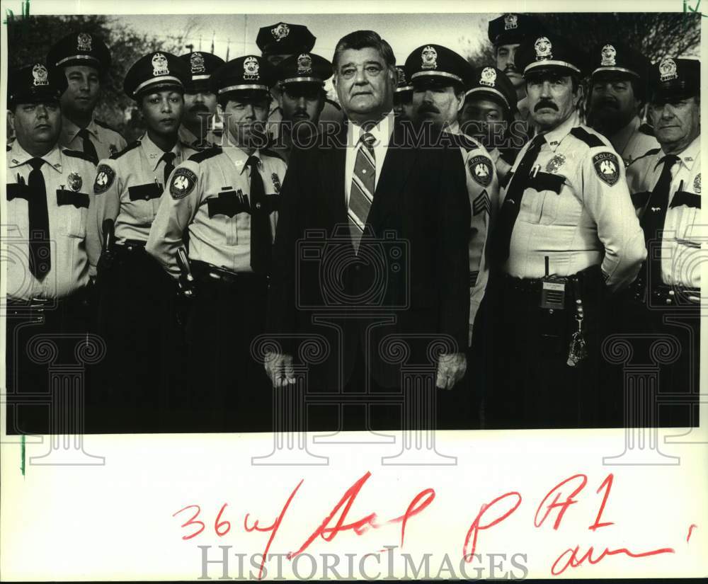 1988 Press Photo Sal Lentini, Kenner&#39;s Police Chief with some of his officers - Historic Images