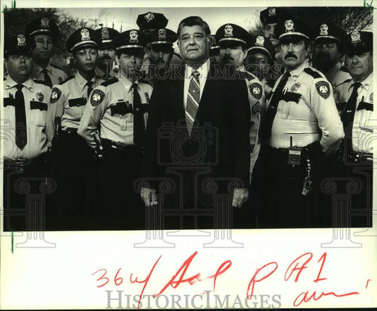 1988 Press Photo Sal Lentini, Kenner's Police Chief with some of his officers - Historic Images