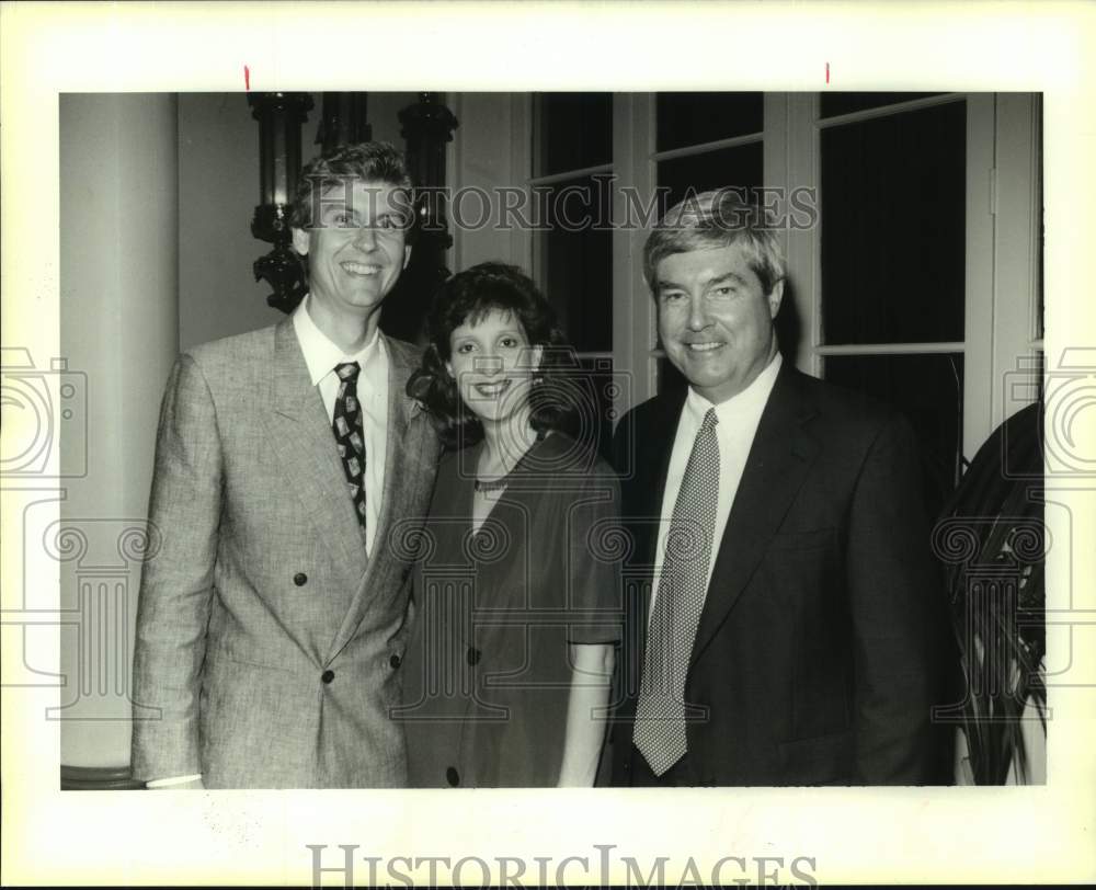 1994 Press Photo Dr. Scott &amp; Sharon Lanoux during Eye Hospital installation - Historic Images