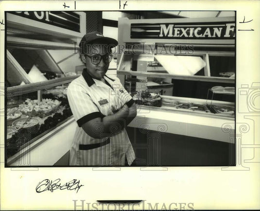 1990 Press Photo Michele Lazard, employee of Wendy's & a minimum wage earner - Historic Images