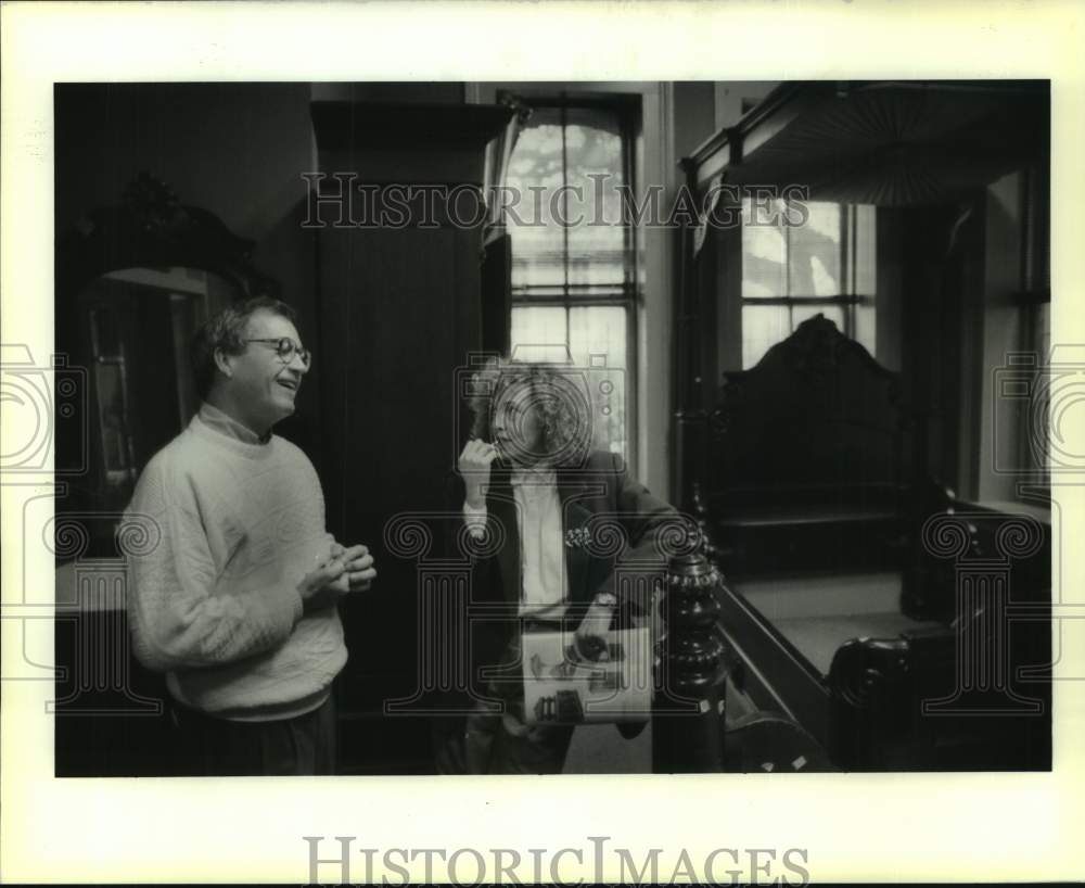 1989 Press Photo Albert Laws and Gail Smith at the Morton Goldberg auction - Historic Images