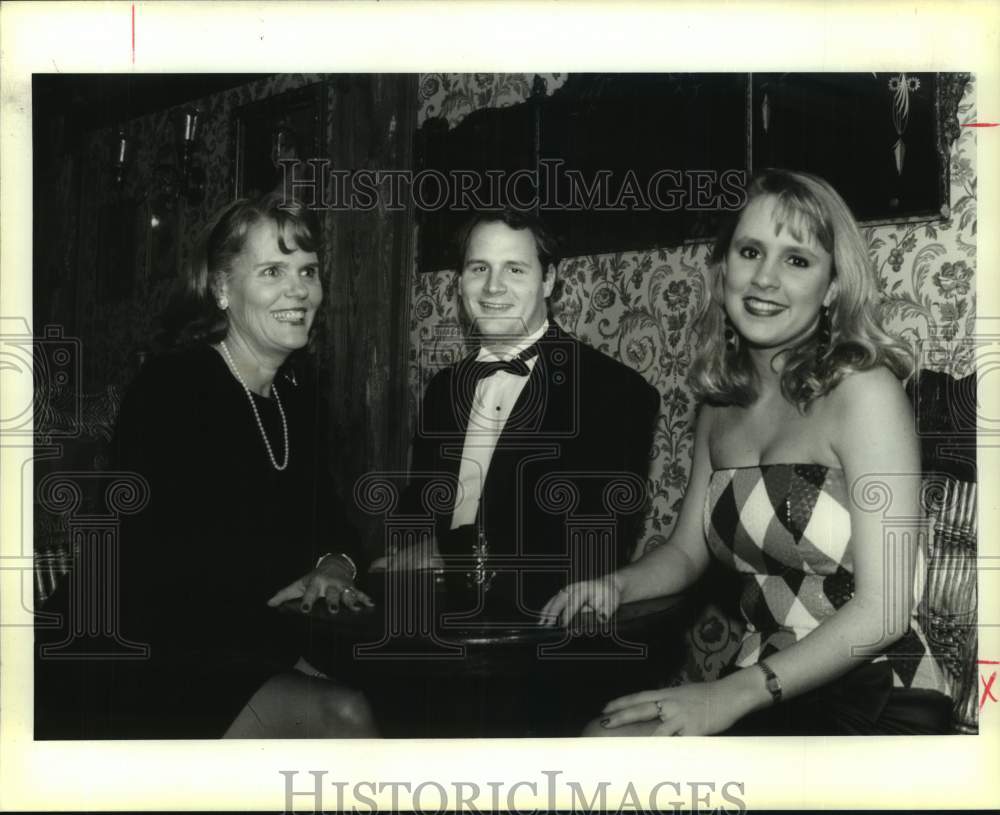 1992 Press Photo Diana, Michael &amp; Emily Lapeyre at Hardie Debutante party - Historic Images