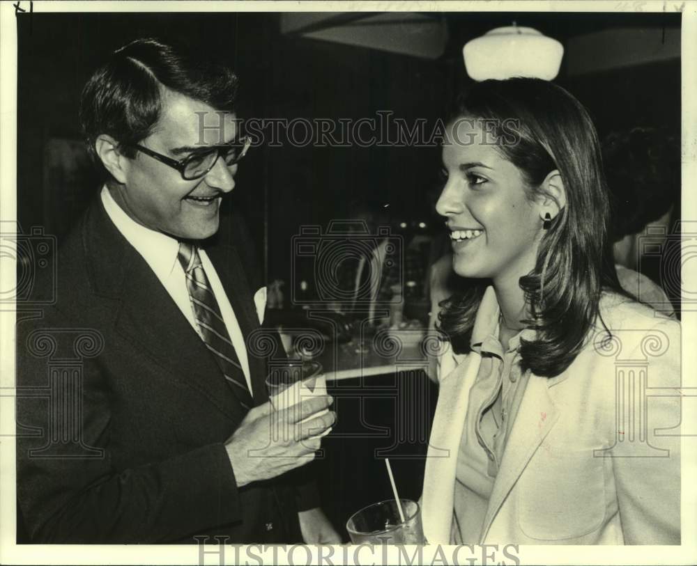 1990 Press Photo Fritz Dahlberg and Claire Leaman get into the party spirit - Historic Images