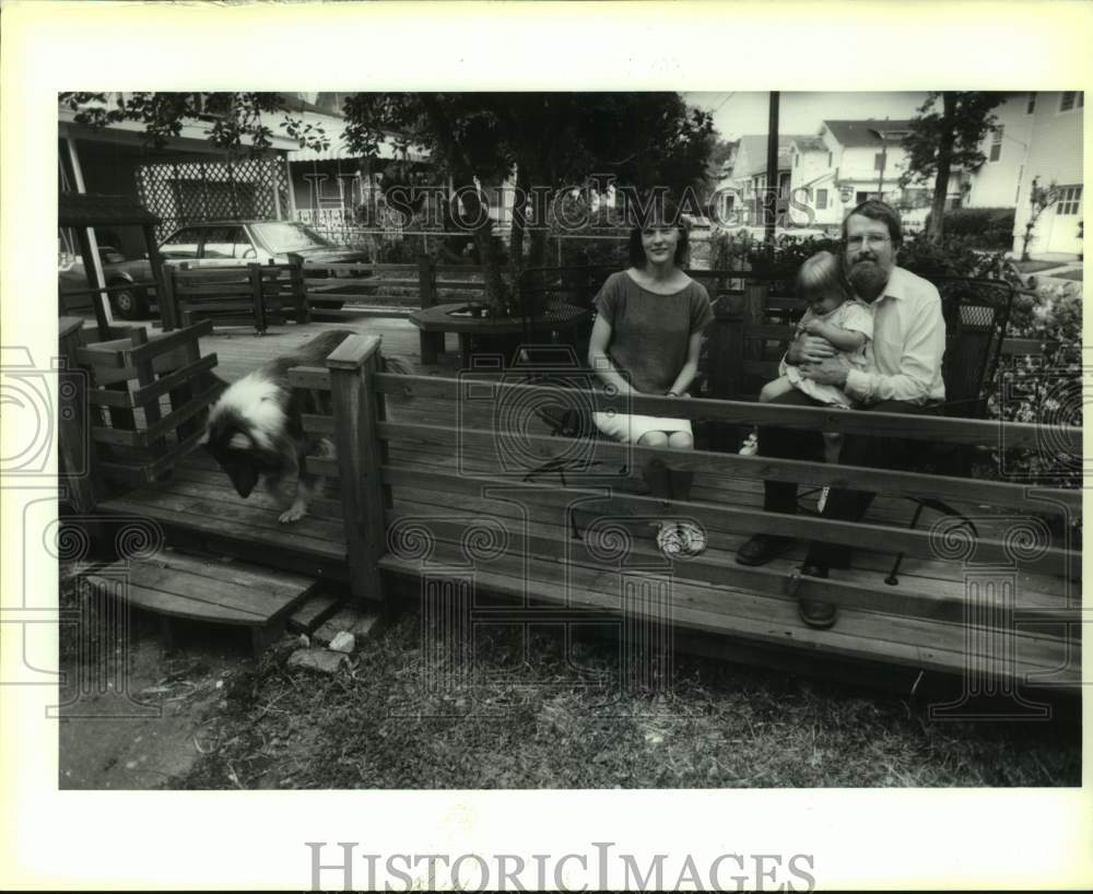 1992 Press Photo Kathi &amp; Lou Irwin, daughter Kate whose blood has elevated lead - Historic Images