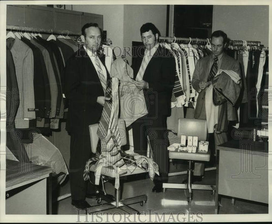 1971 Guy Le Blanc, Leslie Bonano and Craig Jenning examine clothes - Historic Images