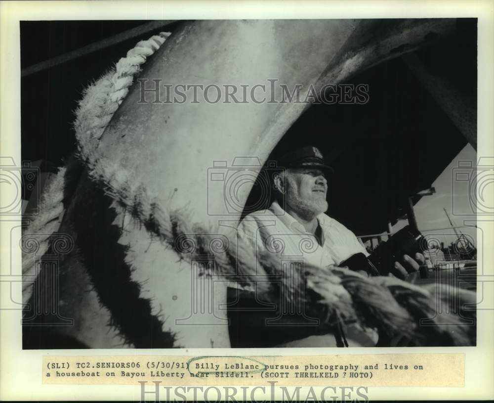 1991 Press Photo Billy LeBlanc loves photography &amp; lives on a houseboat on Bayou - Historic Images