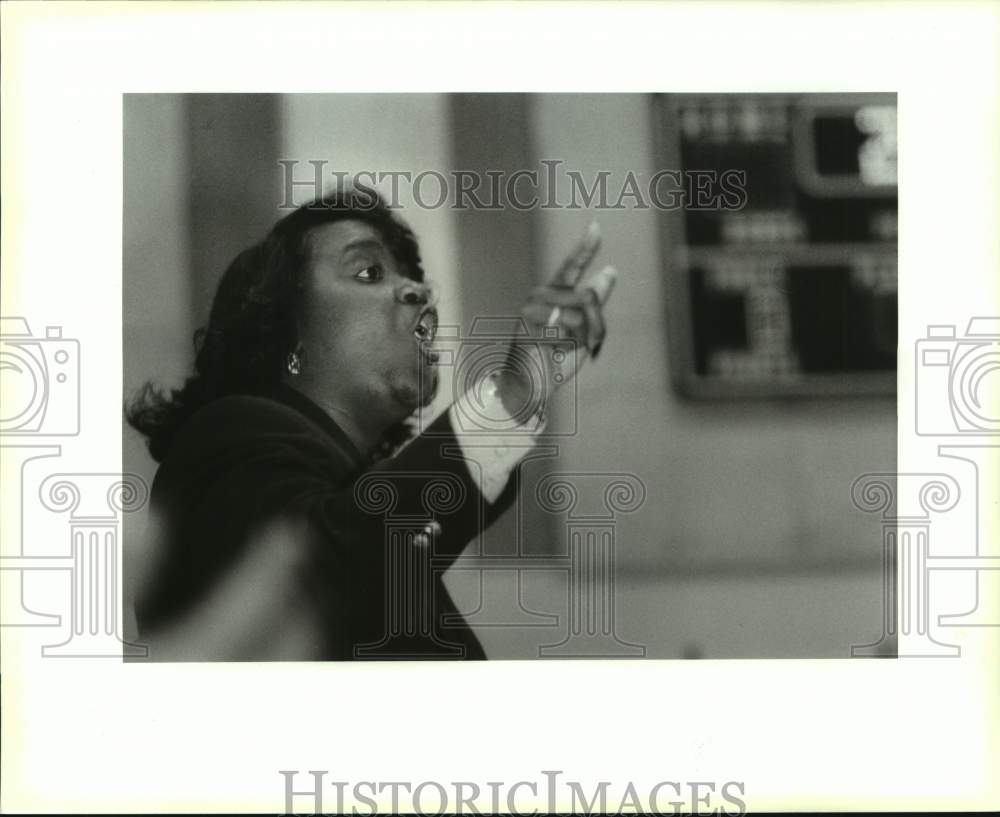 1994 Press Photo Higgins Girls Basketball head coach Geraldine Pierce - Historic Images