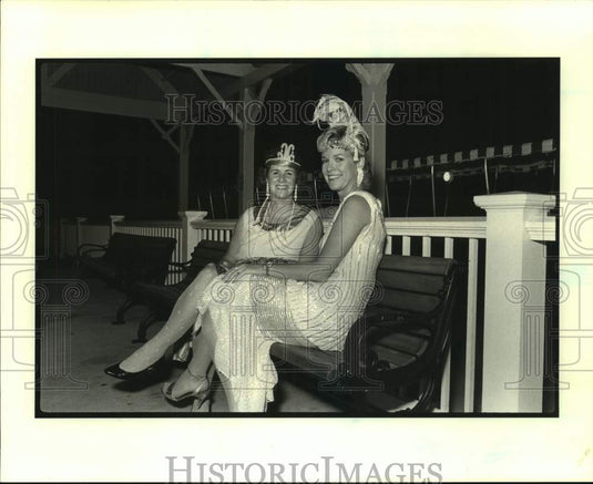 1989 Press Photo Lesley Hardin, Janet Larue at the Lark in the Park - nob55856-Historic Images