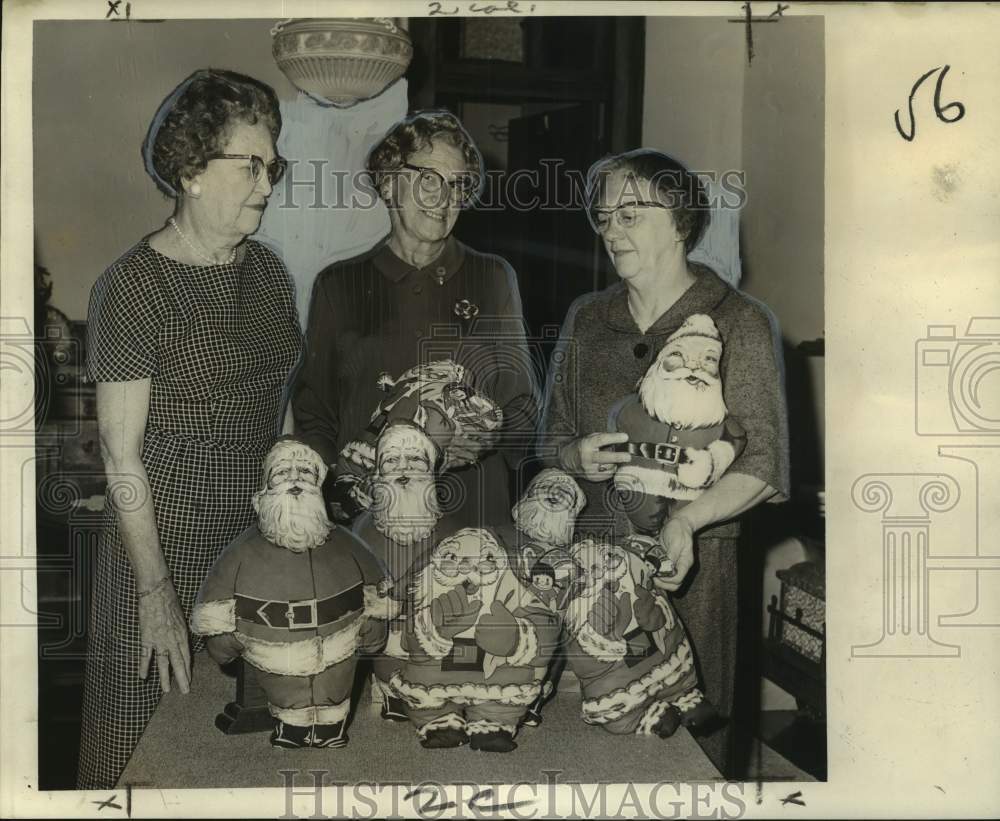 1966 Press Photo St. Bernard Salon of the 8 &amp; 40 is giving Santa Claus away.- Historic Images