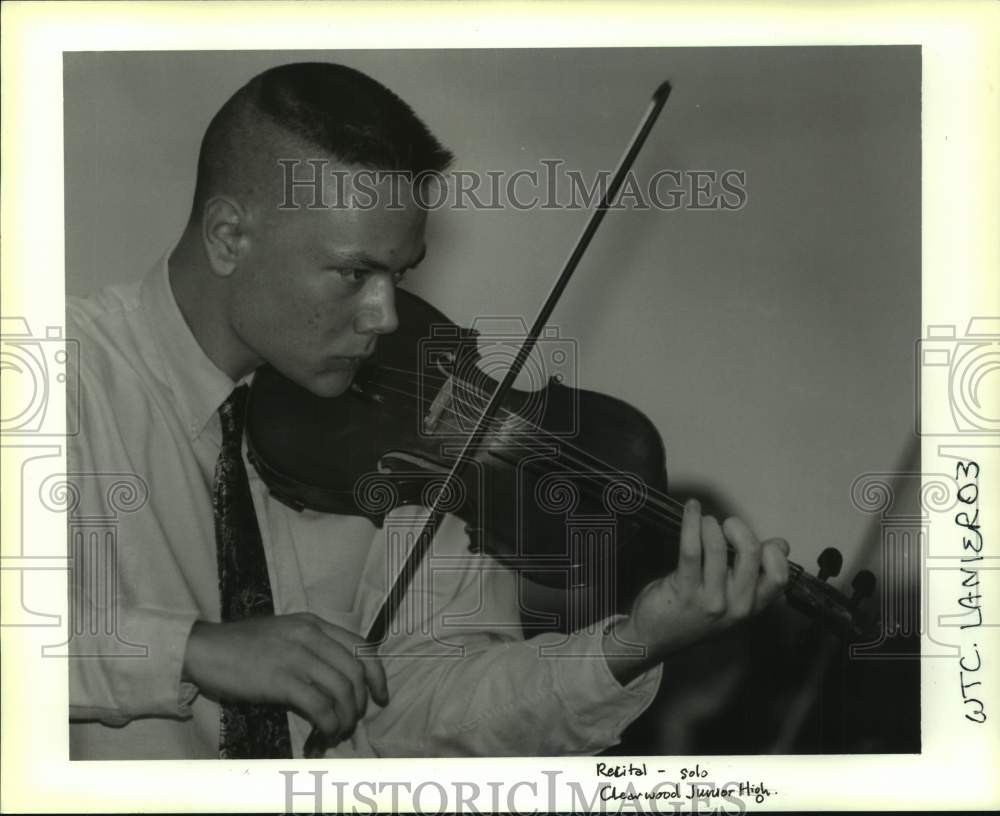 1993 Press Photo Chris Lanier, recital solo at Clearwood Junior High - Historic Images