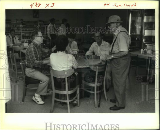 1989 Press Photo Lea Johnson, founder of Lea's Lunch Room in Lecompte, Louisiana - Historic Images
