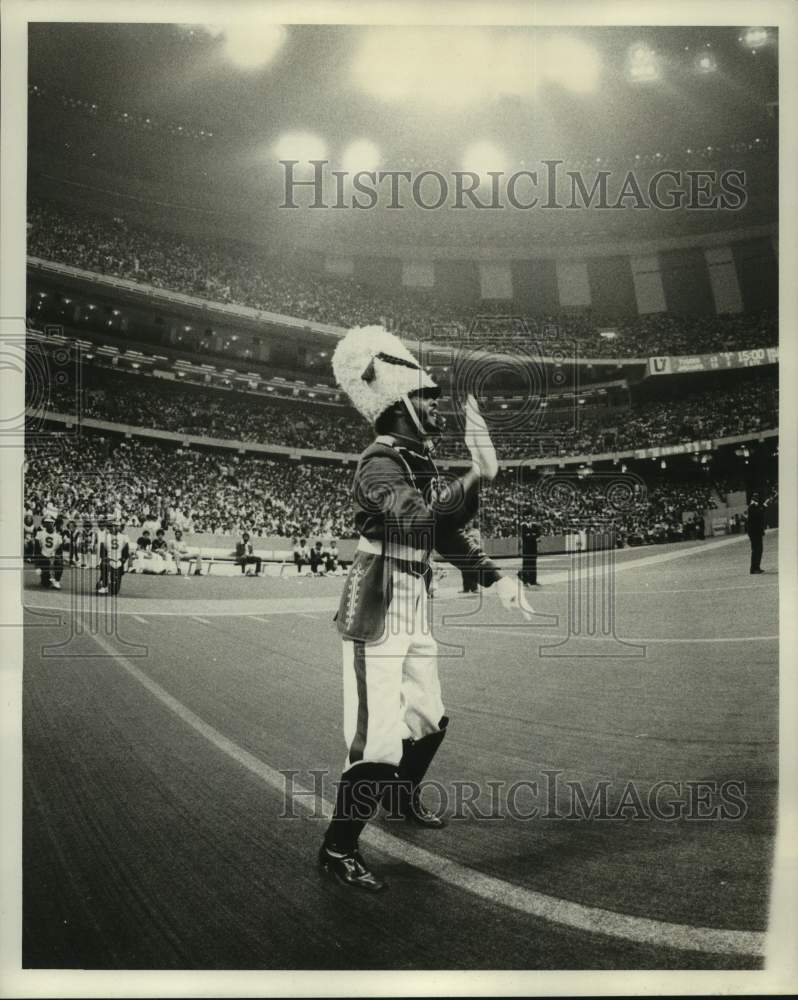 Press Photo Halftime entertainment at Football game in Louisiana Superdome - Historic Images