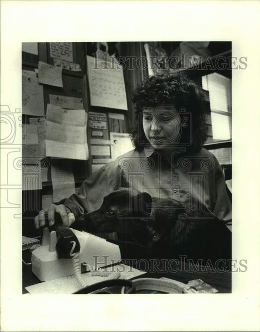 1988 Press Photo Libby Philippe & hearing dog Maggie from Hearing Dog Program. - Historic Images