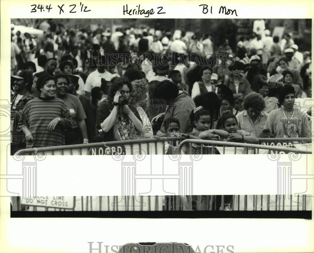 Press Photo Crowd gathers round Hibernia Stage-Louisiana Black Heritage Festival - Historic Images