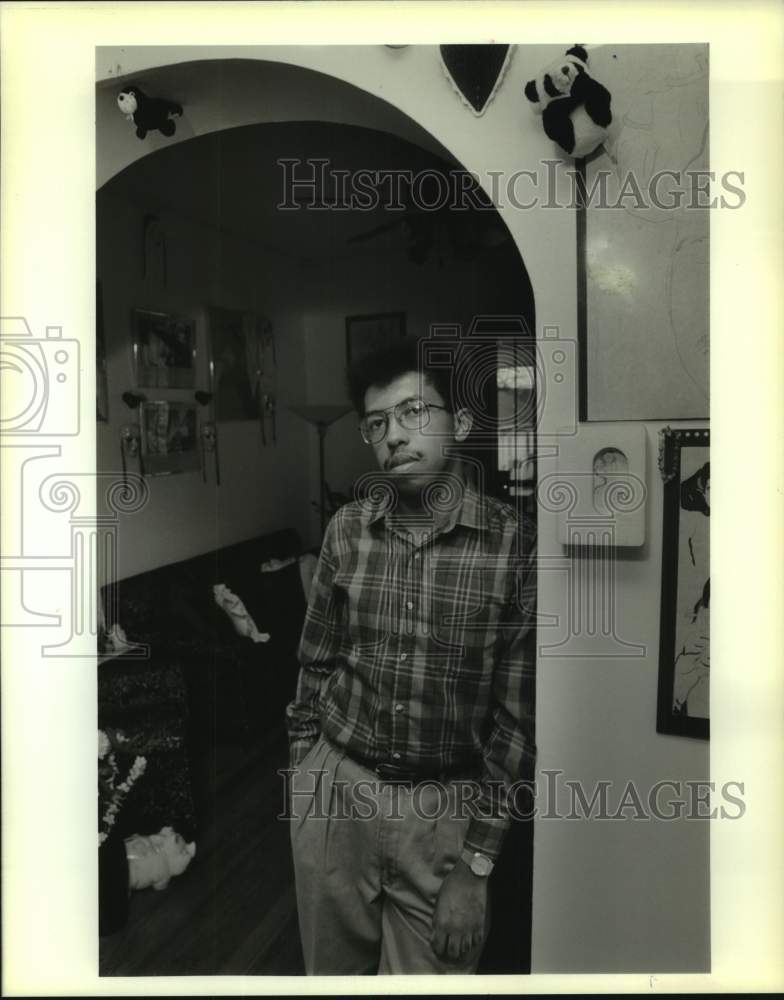 1989 Press Photo Daniel Lonzo, volunteer for Associate Catholic Charities - Historic Images