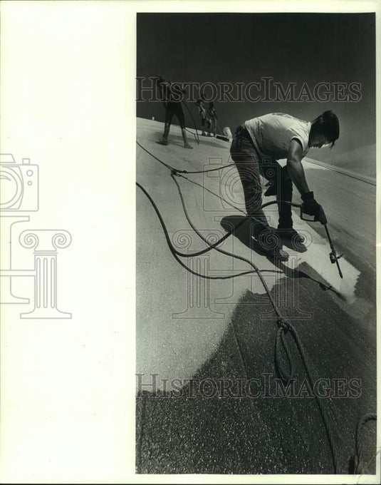 1987 Press Photo Workers repairing the roof of the Louisiana Superdome - Historic Images