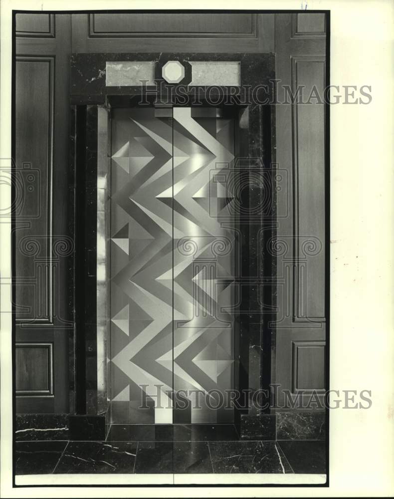 1987 Press Photo Bronze Elevator doors by Ricardo Regazzoni inside LL&amp;E Tower - Historic Images