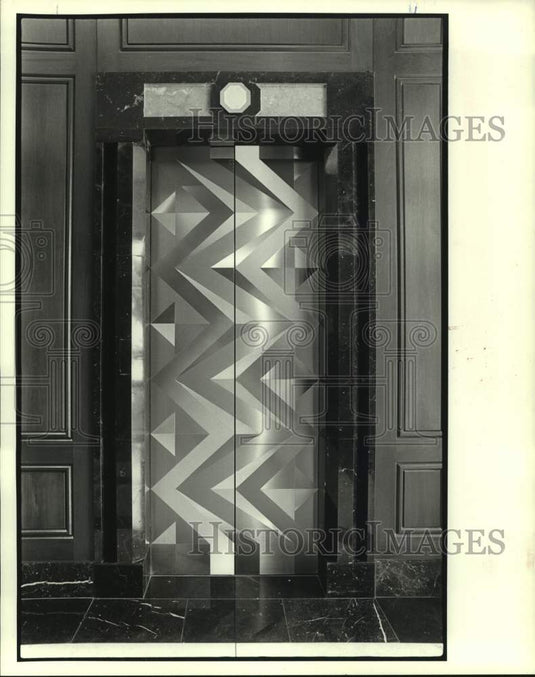 1987 Press Photo Bronze Elevator doors by Ricardo Regazzoni inside LL&E Tower - Historic Images