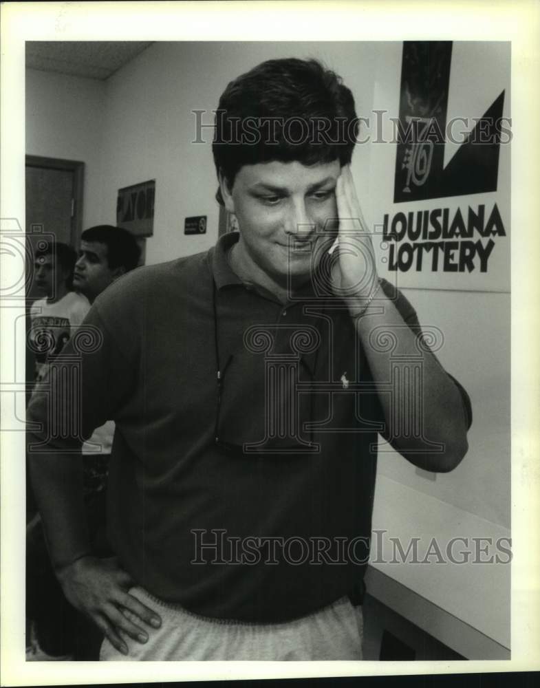 1991 Press Photo Myles D. Lipar wins $5,000 in the Lousiana Lottery - Historic Images