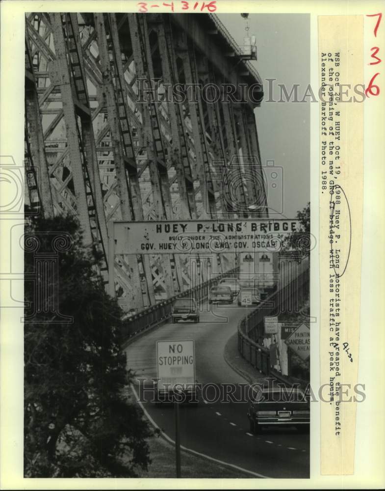 1988 Press Photo Motorist traverse the Huey P. Long Bridge - Historic Images