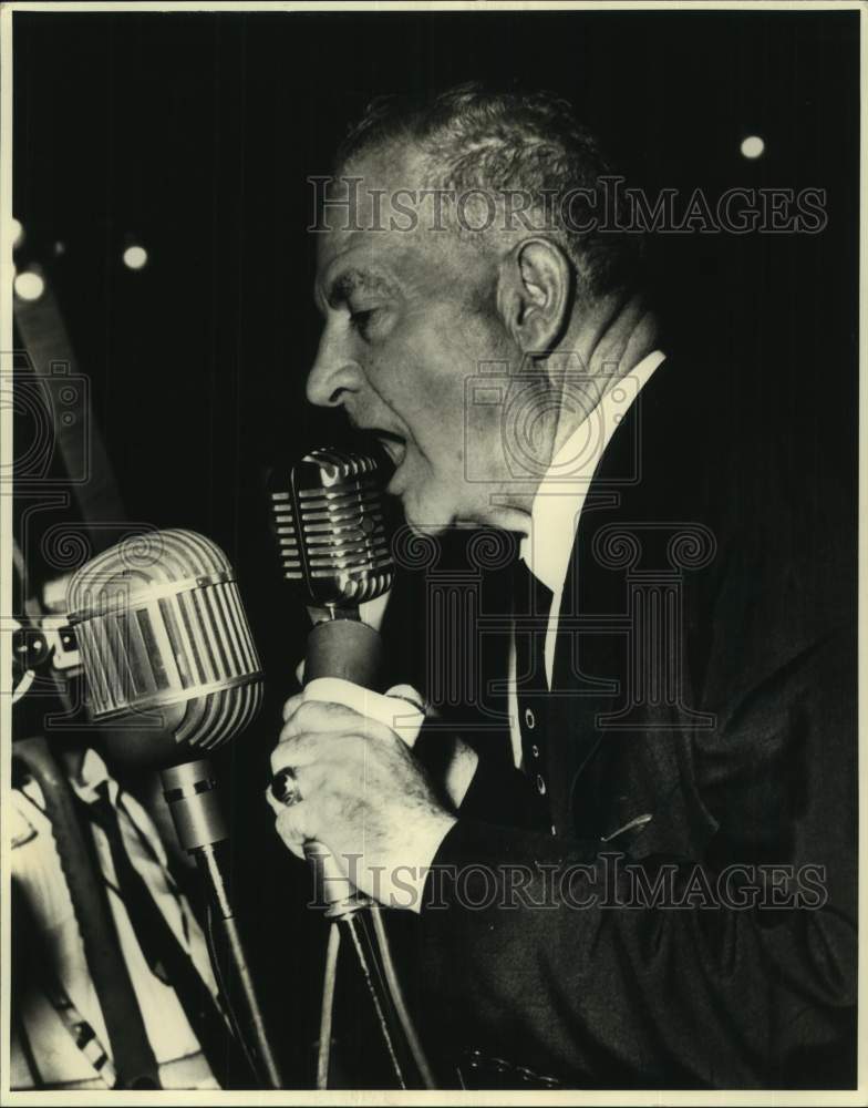 1989 Press Photo Earl K. Long giving a speech - Historic Images