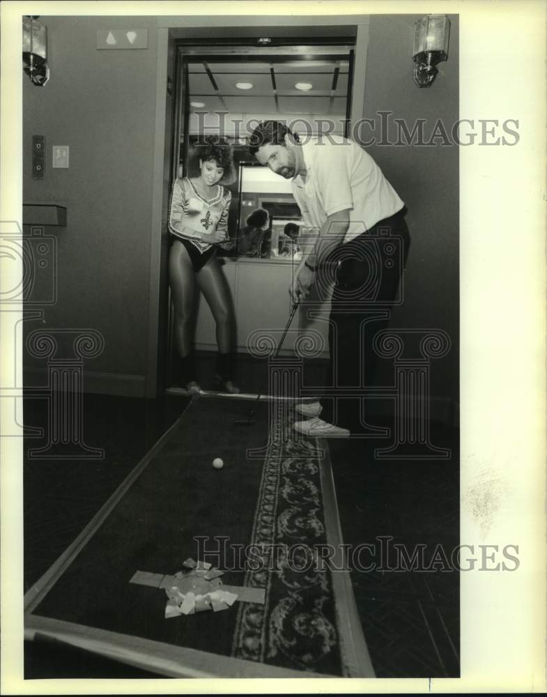 1989 Press Photo Leukemia Society of America Indoor Gold Tournament at a hotel - Historic Images