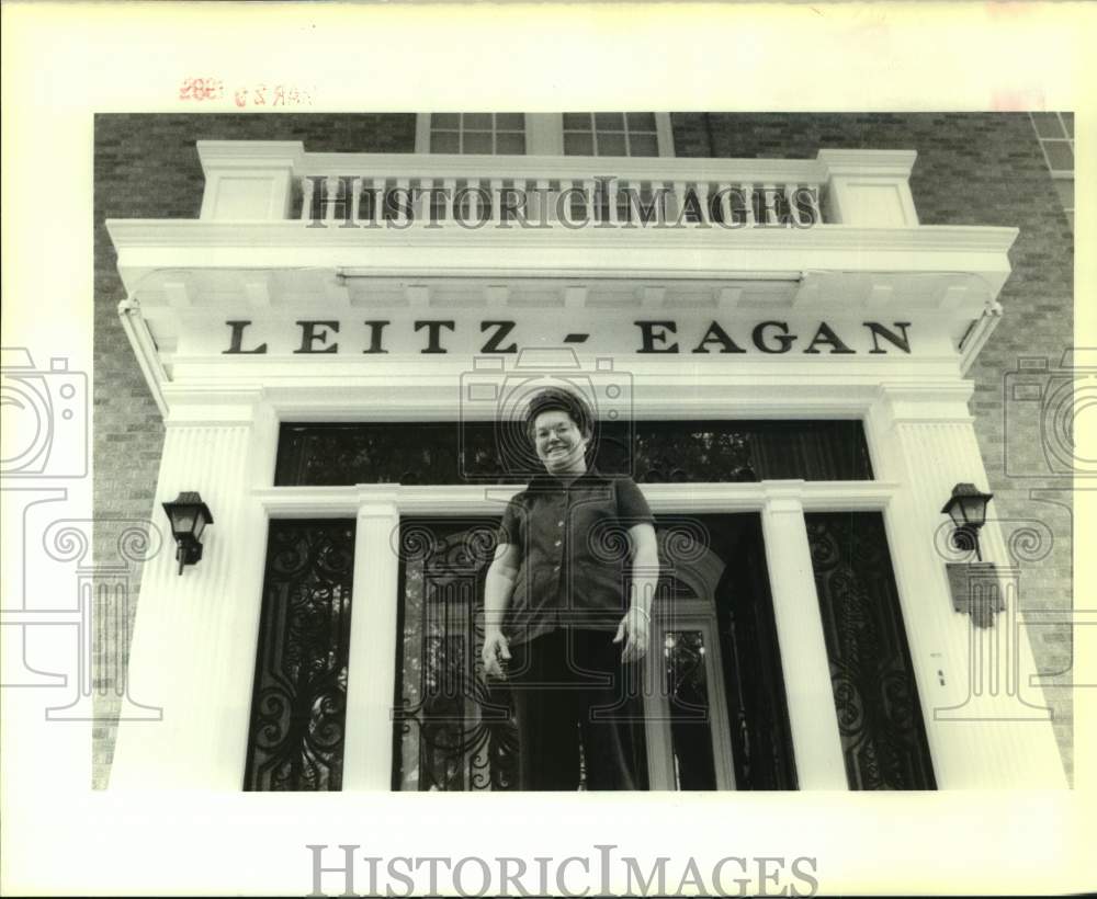 1989 Press Photo Dolores Lepine, Sexton of Hook and Ladder Cemetery - Historic Images