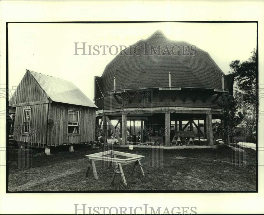 1980 A geodesic design Dome Home under construction - Historic Images