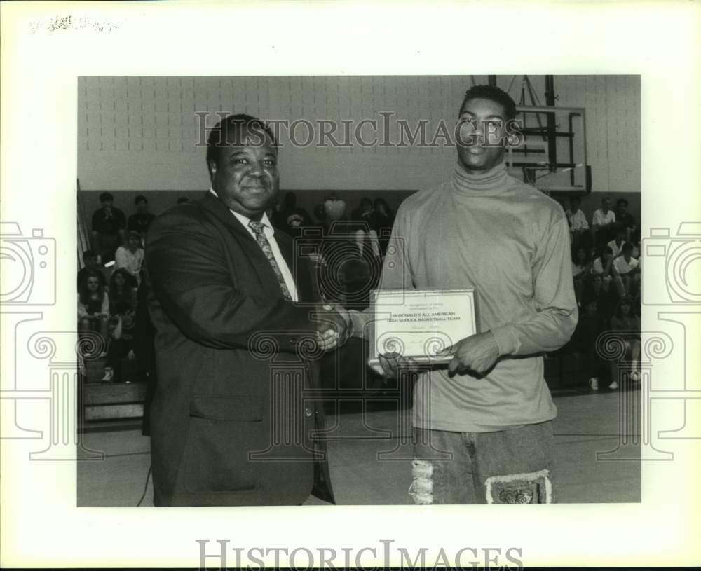 1992 Press Photo Melvin Leverett presents McDonalds award to Brandon Rollins - Historic Images