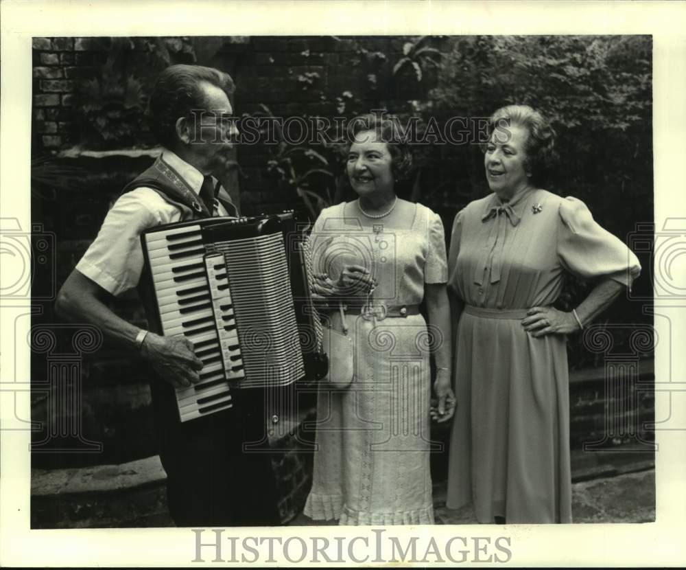 1986 Press Photo Le Petit Salon Annual Party at 630 St. Peter Street - Historic Images