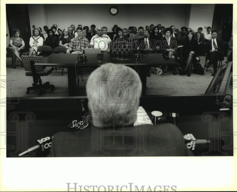 1995 Press Photo Casino president Max Chastain&#39;s furlough notice to employees - Historic Images