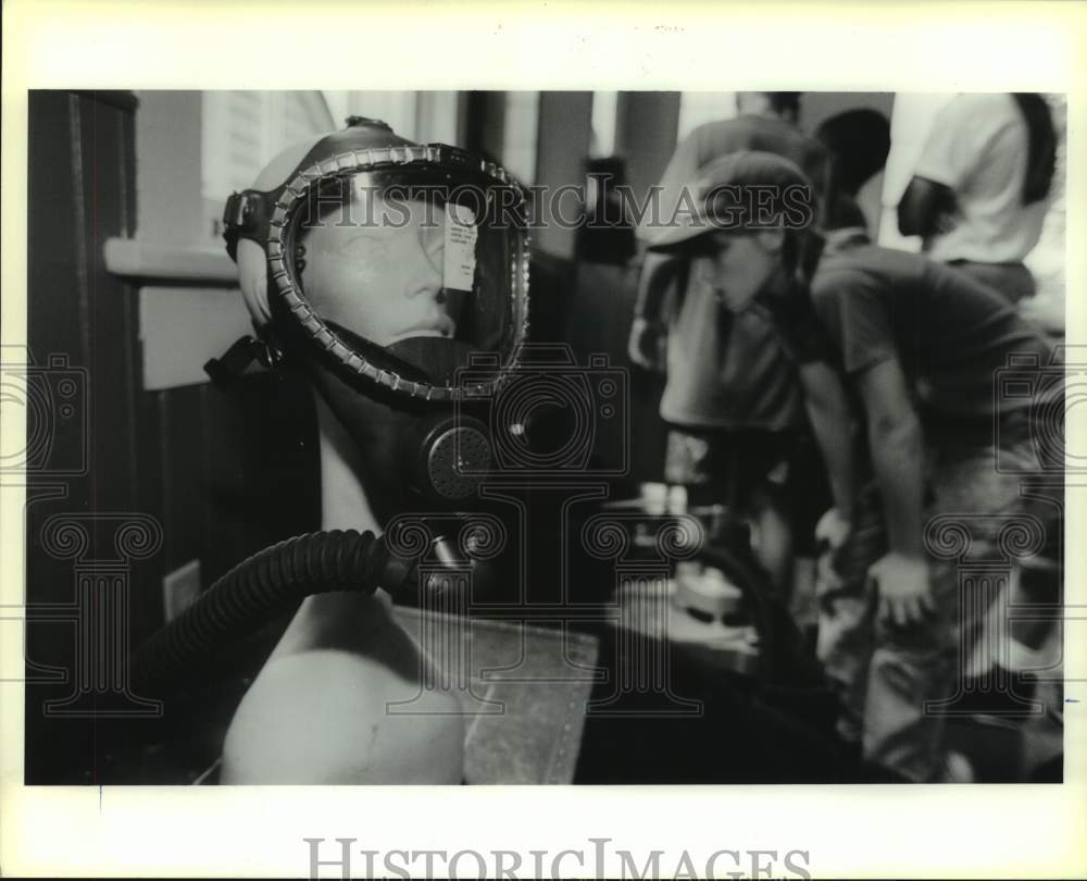 1990 Press Photo Oxygen mask in the early 1900&#39;s at Louisiana Fire Museum - Historic Images