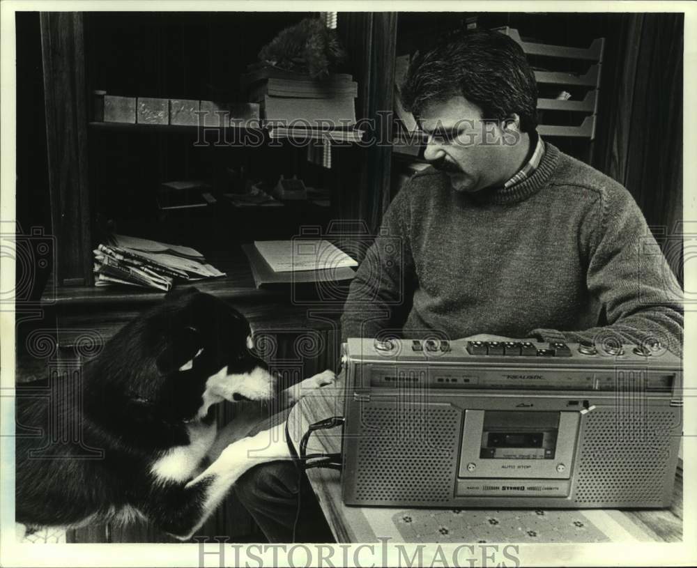 1988 Press Photo Bandit trained by Jay Callais at Louisiana Hearing Dog Program - Historic Images