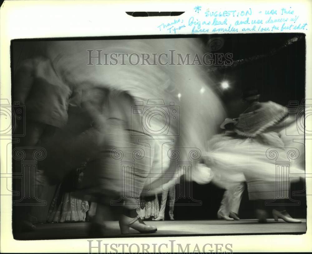 1994 Press Photo Quetzalli dancers perform at Louisiana Children&#39;s Museum - Historic Images