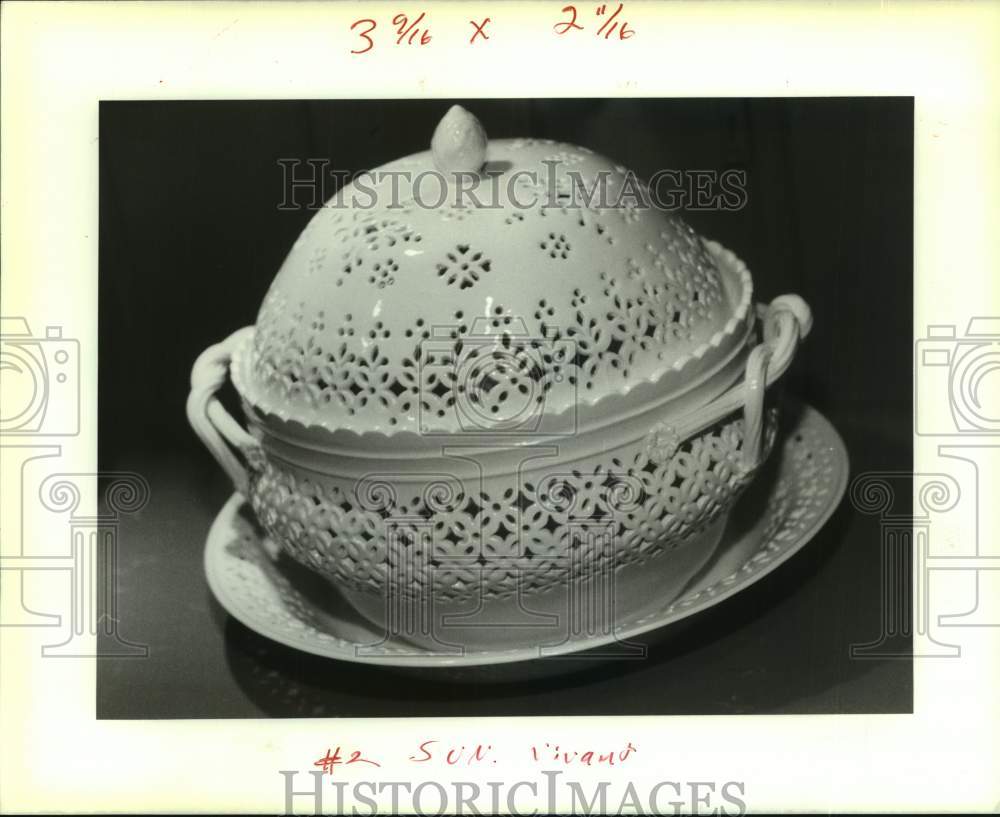 1989 Press Photo A walnut bowl in the gift shop of Longue Vue Gardens - Historic Images