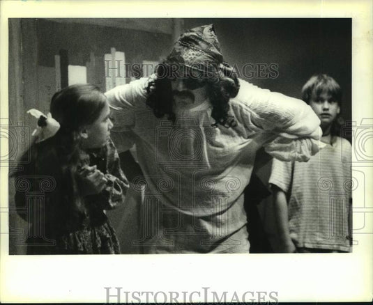 1995 Press Photo Performers of the play at the Louisiana Children's Museum - Historic Images