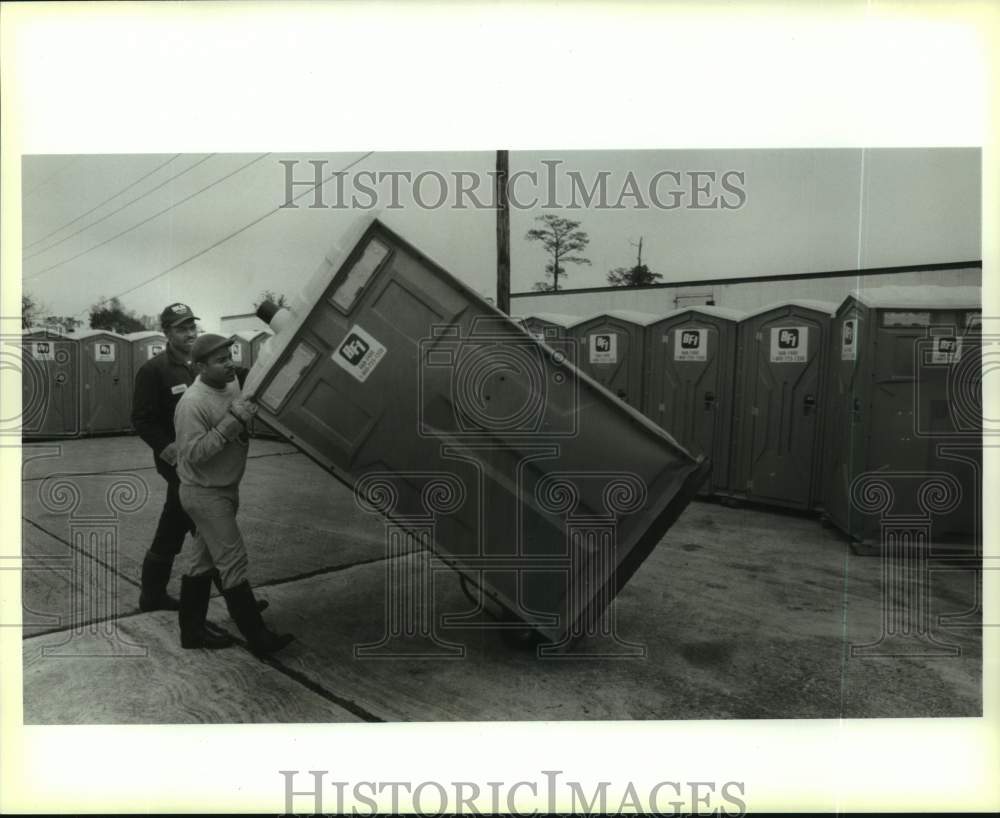 1995 Press Photo Delivering comfort station for the Crawfish Festival Louisiana - Historic Images