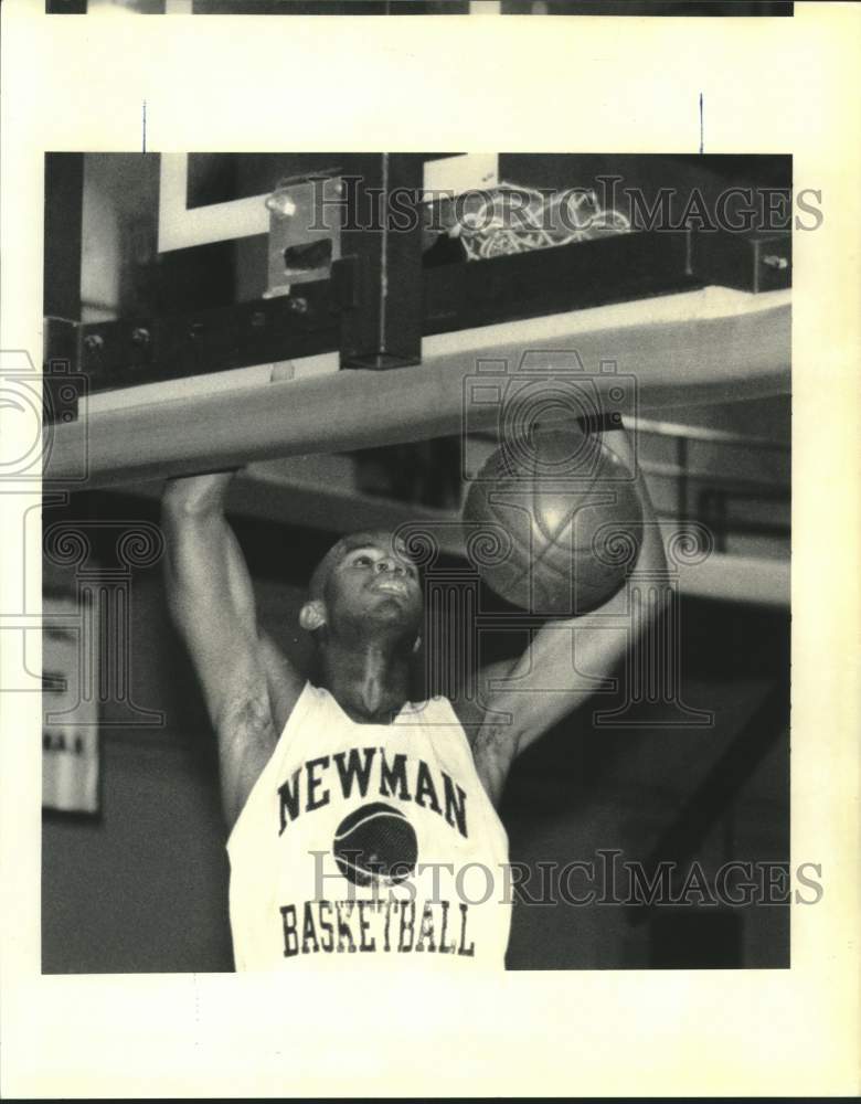 1992 Press Photo Randy Livingston jamming a basket - Historic Images