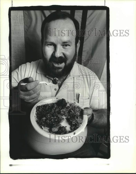 1990 Press Photo Judge Bob Lewis Tastes Entry At Ehret High School Food Fest - Historic Images